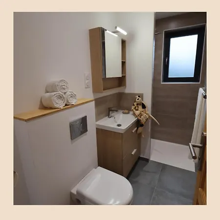 Au Des Lys D'hotes Bed & Breakfast *